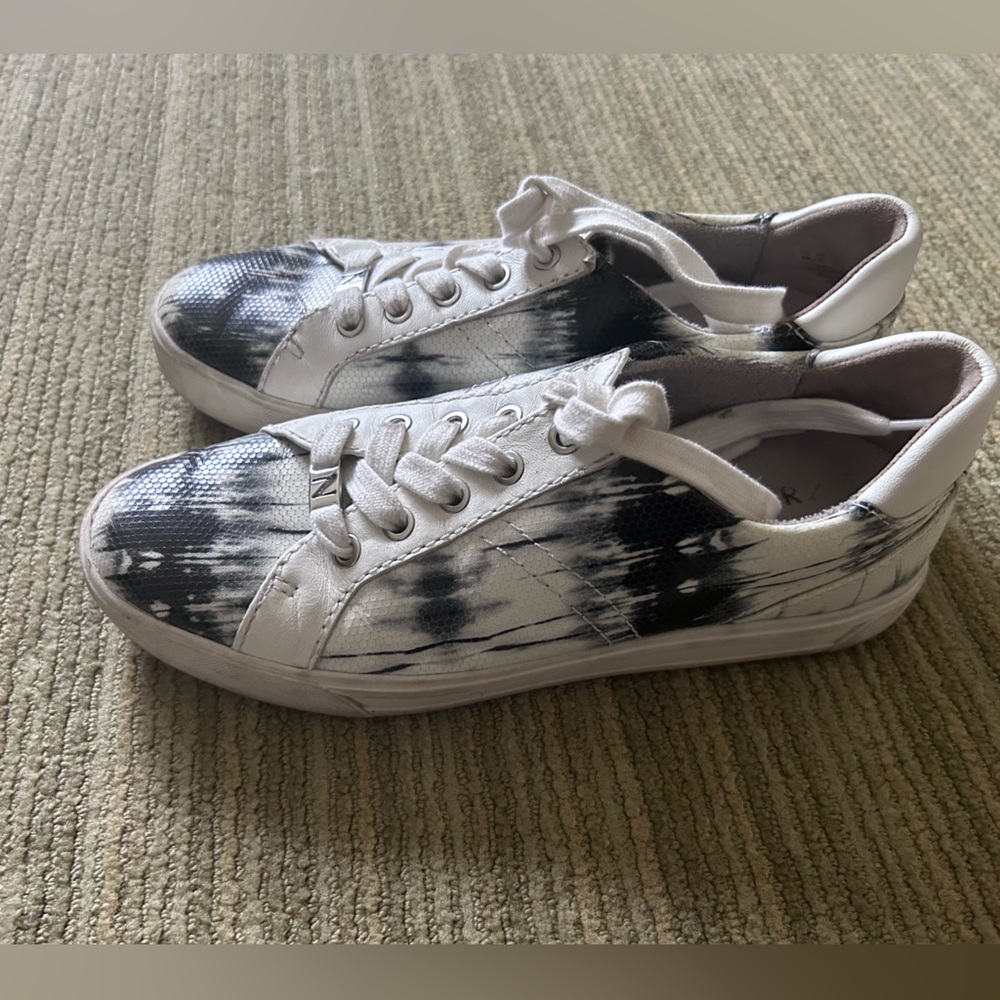 Women’s sneakers
